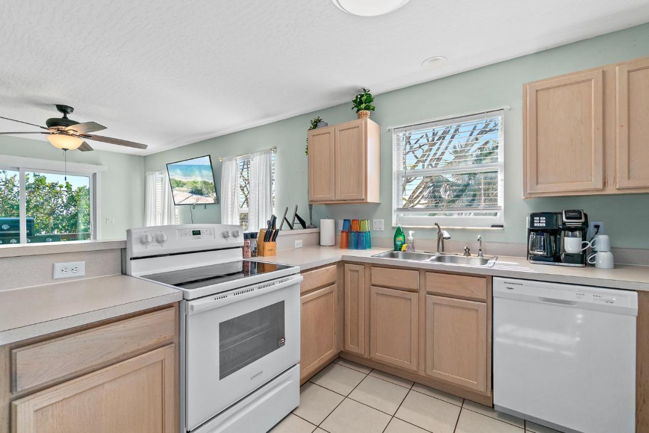 Surfside Paradise Retreat - 3Br And 2Ba Duplex, Grill, Dog Friendly - Close To The Beach! 멜버른 외부 사진